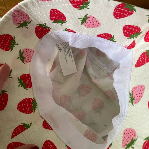 New NWT Girls Kids Bucket Hat Strawberry Pink Red - Picture 5 of 7